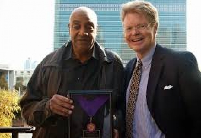 Joe Isaac con Arthur Kenney